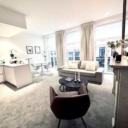 Magnificent In Sablon