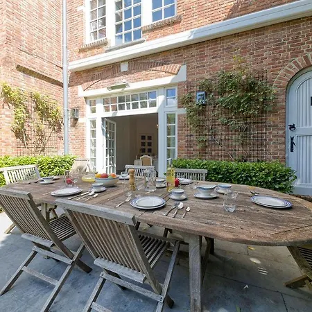 Vila The Castle Brusel