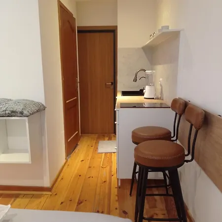 Cozy And Centrally Located *