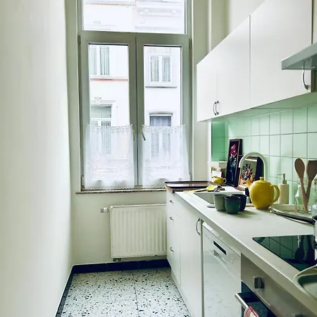 Chaleureux Aux Marolles 아파트 *