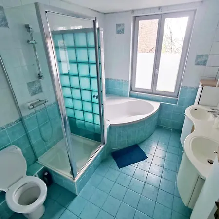 Charming With Terrace Near Merode Апартаменты Брюссель