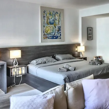 Apartment Flat Moliere *