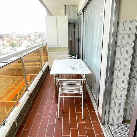 - - - - - Au Sixieme Ciel - - - - - Apartment
