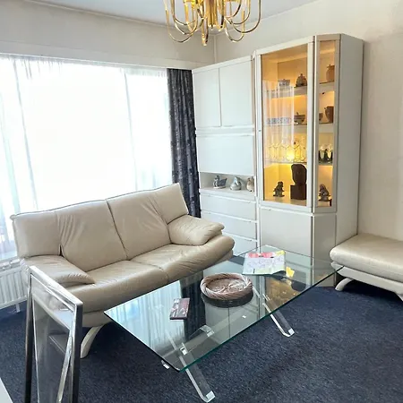 - - - - - Au Sixième Ciel - - - - - *