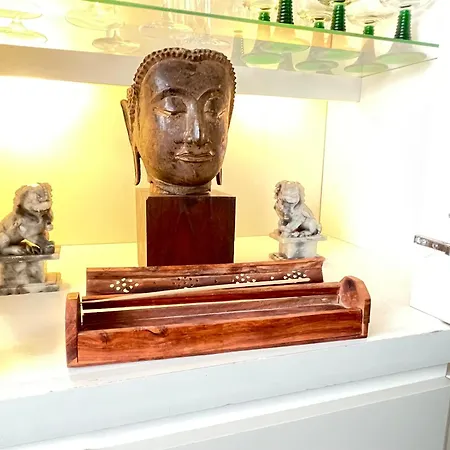 - - - - - Au Sixième Ciel - - - - - *