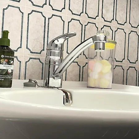 - - - - - Au Sixieme Ciel - - - - - Apartment