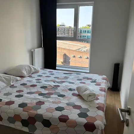 Modern Close To Everything דירה