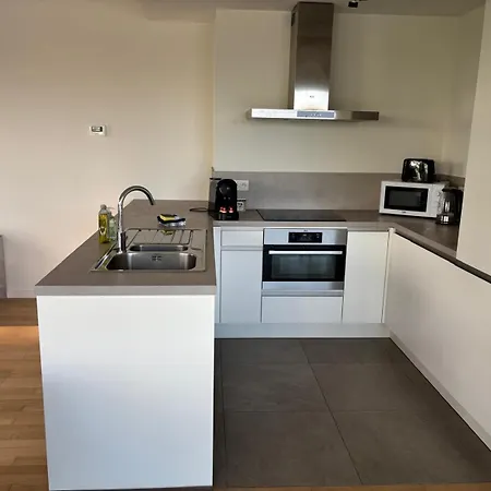 Modern Close To Everything דירה בריסל