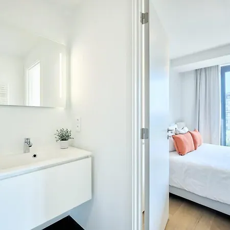 Spacious In Apartment *