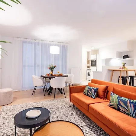 Contemporary Comfort In The Heart Of The Appartamento Bruxelles