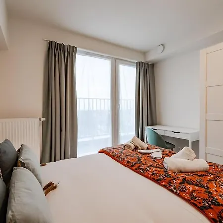 3br Nato & Eu - Freeluggage Apartment