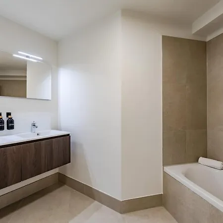 Apartment 3br Nato & Eu - Freeluggage