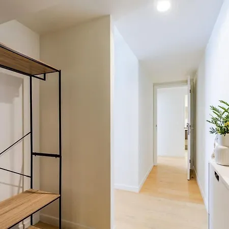 Luxurious 2-br Flat Near Nato & Eu Apartman *