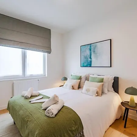 Luxurious 2-br Flat Near Nato & Eu Apartman