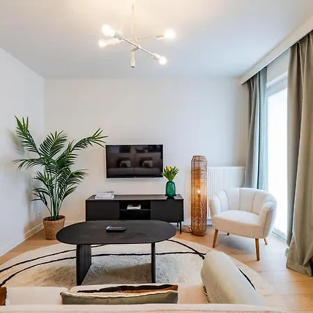 Luxurious 2-br Flat Near Nato & Eu