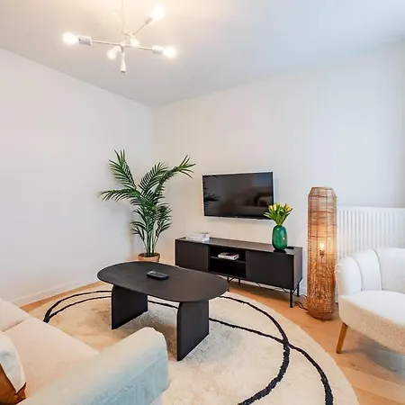 Luxurious 2-br Flat Near Nato & Eu *