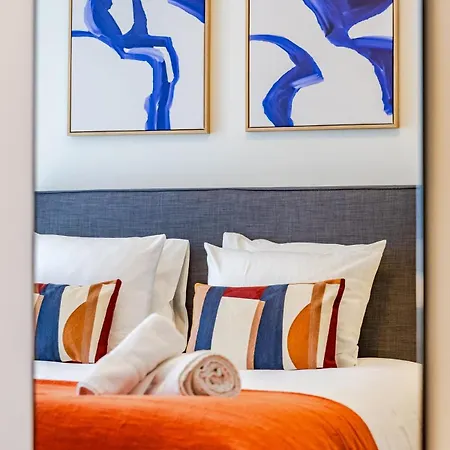 Apartman Luxurious 2-br Flat Near Nato & Eu
