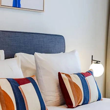 Luxurious 2-br Flat Near Nato & Eu Apartman