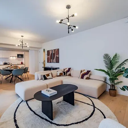 2br Near Nato & Eu Apartman