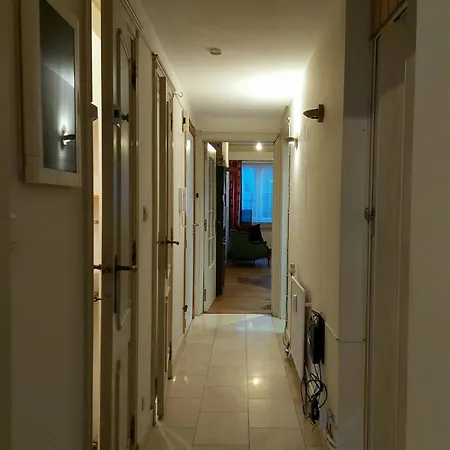 Appartement Large 1st Floor Apartment, Schaerbeek, *