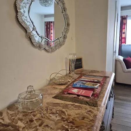 شقة Large 1st Floor Apartment, Schaerbeek,