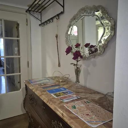 شقة Large 1st Floor Apartment, Schaerbeek,