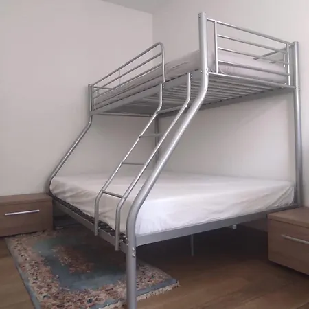 Apartman Large 1st Floor Apartment, Schaerbeek, *