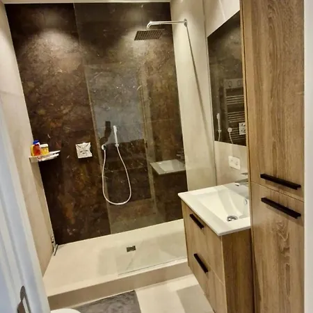 Modern Cozy Flat Close To Attractions & Transport * Brüsszel