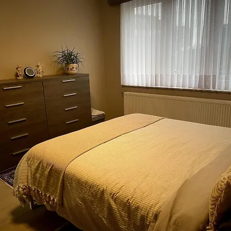 Modern 2-bed Urban Apartman Brüsszel