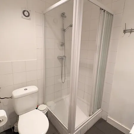 And Convenient Near Supermarkets And Public Transports Apartament Bruksela