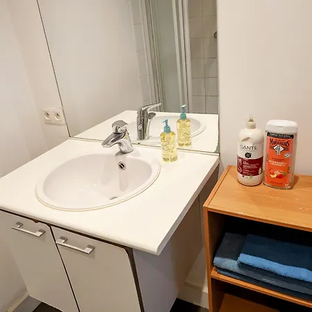 And Convenient Near Supermarkets And Public Transports 公寓 *