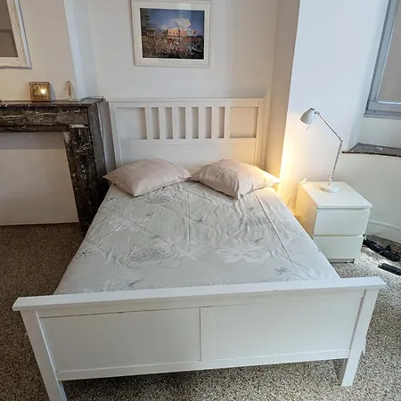 And Convenient Near Supermarkets And Public Transports * Bruksela