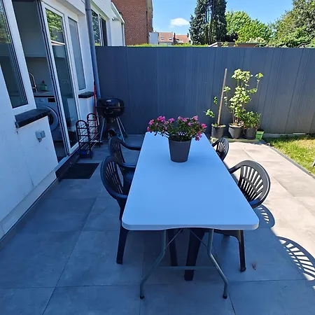 Cosy 2 Bedroom With Private Garden *