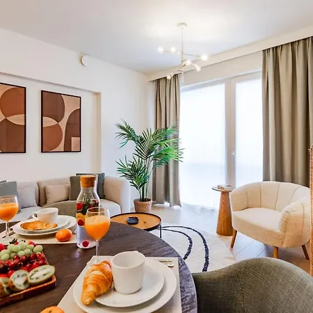 3br Nato & Eu Free Luggage Apartment