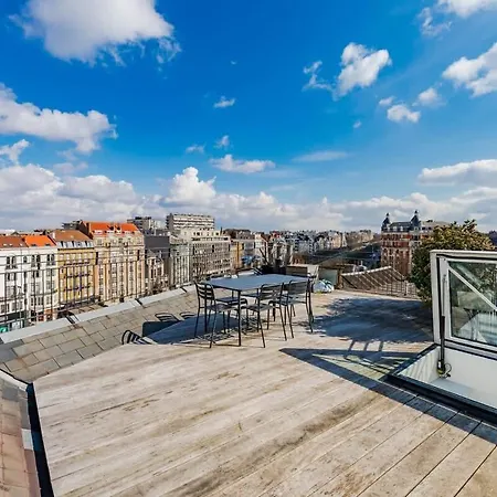 Luxury Penthouse With Panoramic Views 3br