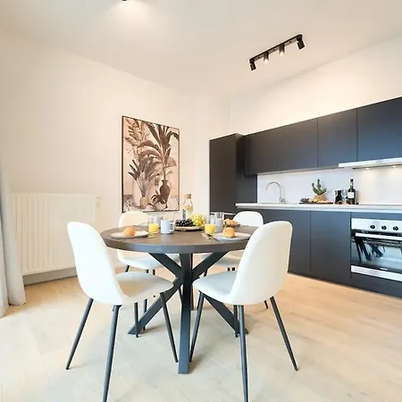 Apartment Brand New & Modern 1 Bedroom *