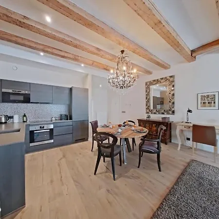 Appartement Grand Place Escape Spacious 2br With Charm Brussel