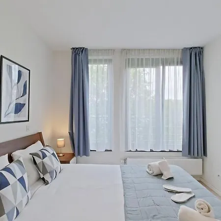 Apartment Bright And Modern 2br With A Balcony *