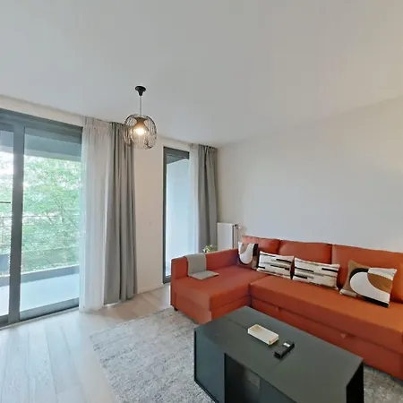 Bright And Modern 2br With A Balcony *