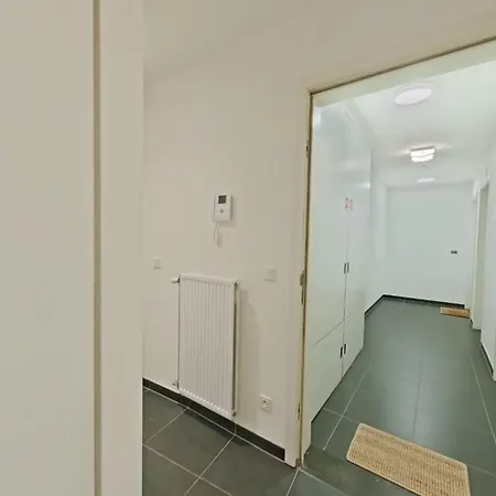 Apartment Bright And Modern 2br With A Balcony *
