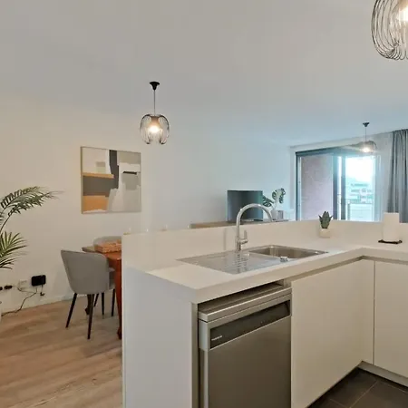 Bright And Modern 2br With A Balcony Apartment