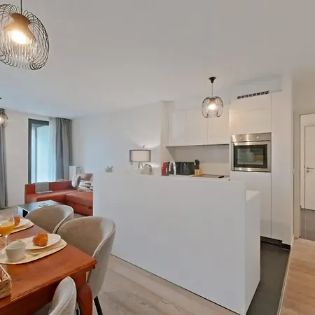 Bright And Modern 2br With A Balcony Apartment *
