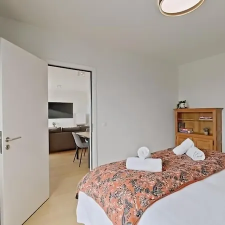 Stylish 2br With Balcony *