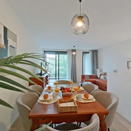 Apartment Bright And Modern 2br With A Balcony