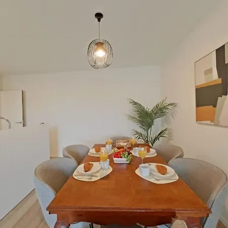 Bright And Modern 2br With A Balcony Apartment *