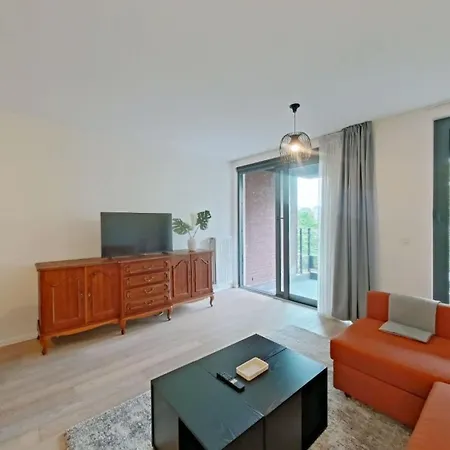 Apartment Bright And Modern 2br With A Balcony *