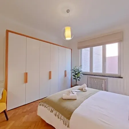 Bright 1br Flat In Saint-gilles 아파트 *