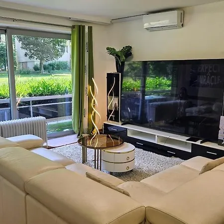 Meublee A Uccle Brüsszel