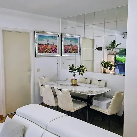 Privee A Uccle Commun Partagee Avec Le Proprietaire