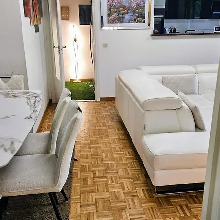 Meublee A Uccle Brüsszel